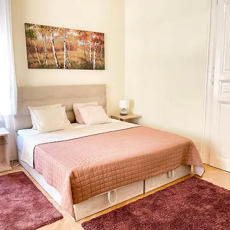 Central Vintage Residency - Balcony & Ac Апартаменты *