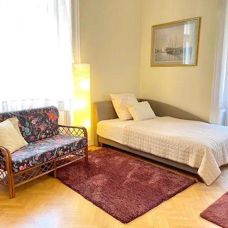 Central Vintage Residency - Balcony & Ac Апартаменты